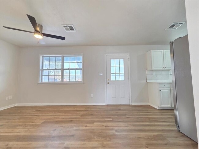 Building Photo - 411 W 4th St