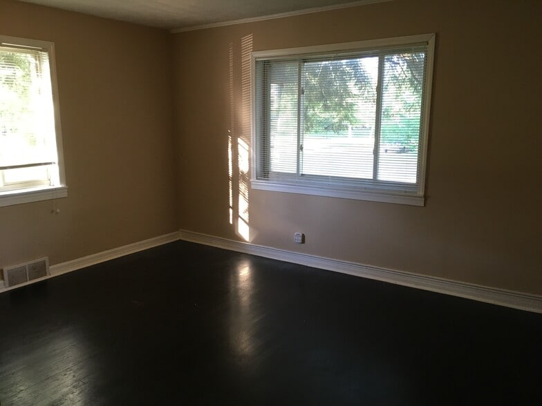 Living room - 1201 7th St