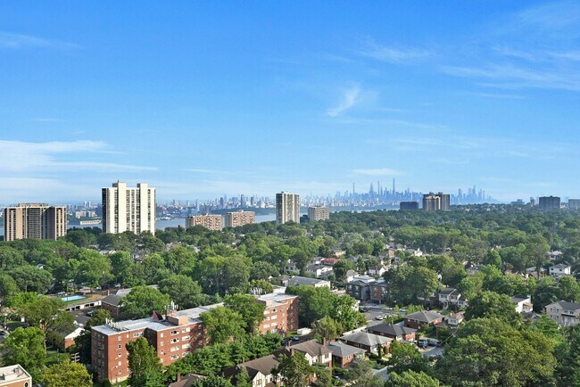 Building Photo - 1590 Anderson Ave