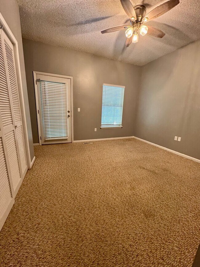 Building Photo - Lakewood Commons K201