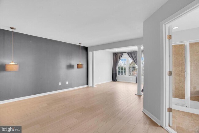 Building Photo - 42598 Chisholm Dr