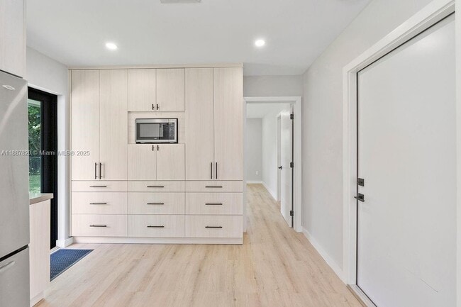 Building Photo - 10460 SW 93rd St