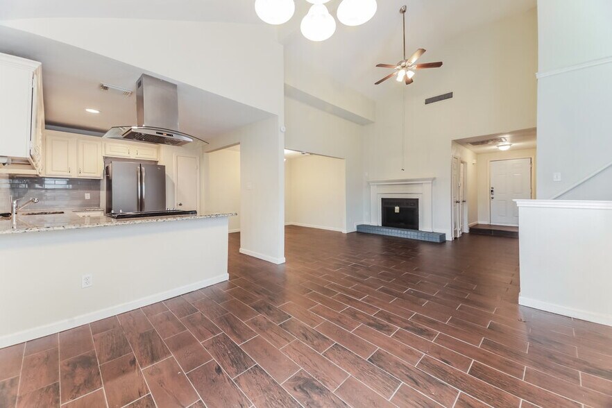 Building Photo - 1208 Paintbrush St