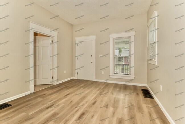 Building Photo - 230 S 39th St