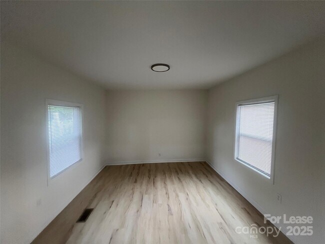 Building Photo - 1001 Archdale Dr
