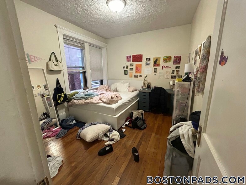 Building Photo - 463 Park Dr