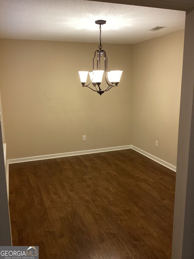 Building Photo - 209 Hallowes Dr