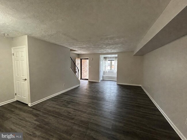 Building Photo - 34 Kelmar Ave