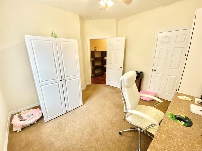 Building Photo - 17518 Stamford Oaks Dr