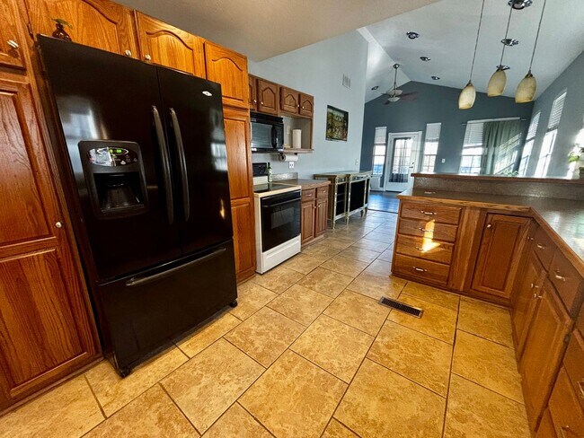 Building Photo - Italian Estates Property Management