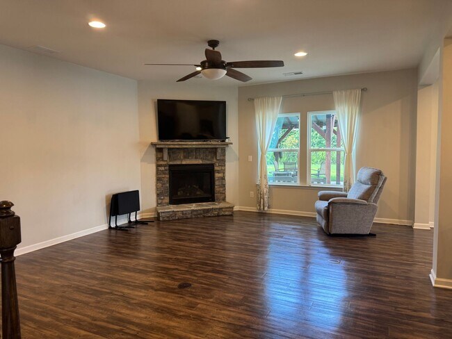 Building Photo - Five Bedroom Home in The Villages of Denver