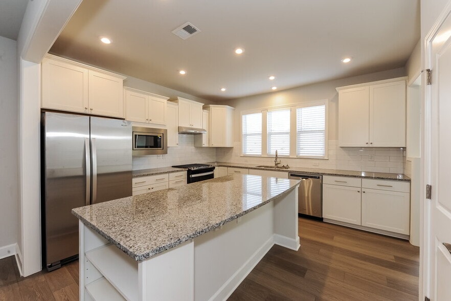 Building Photo - 119 Alcovy Ct