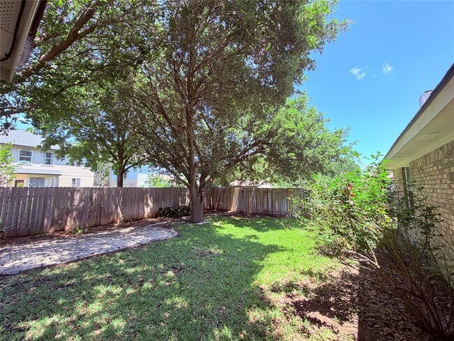 Building Photo - 4415 Hunters Lodge Dr