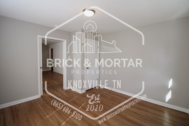 Building Photo - 1407 Charles Dr NE