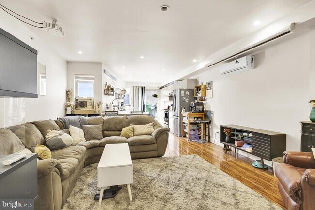 Primary Photo - 2229 Frankford Ave