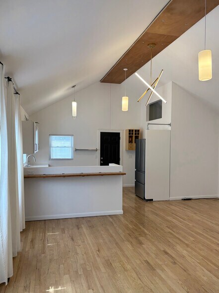 Building Photo - 2308 W 11th St