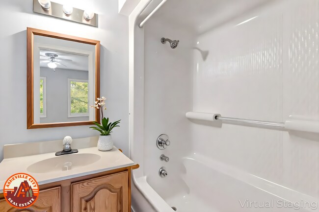 Building Photo - Bright 2-Bedroom Townhouse with Garage & Pool on Tunnel Road