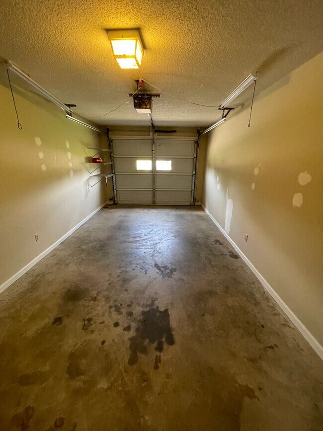 Building Photo - 3102 Achey Dr