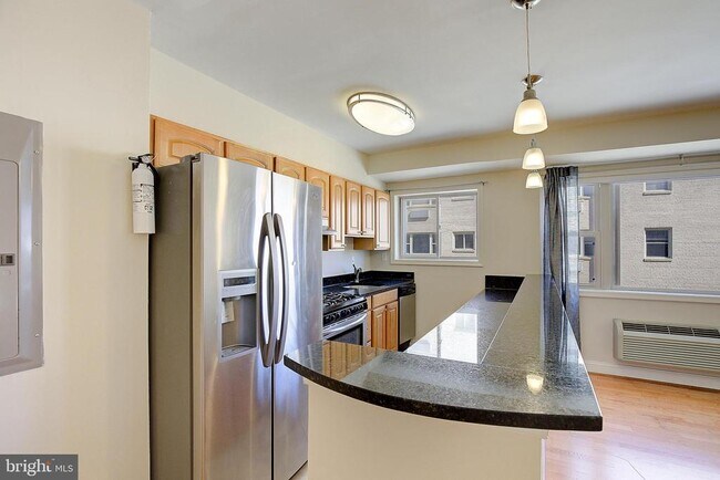 Building Photo - 738 Longfellow St NW