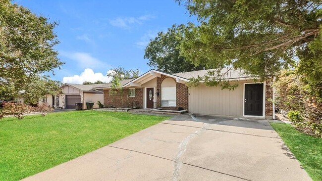 Building Photo - 1406 Ridgecrest Dr