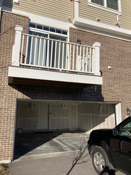 Building Photo - 4326 Monroe Ave