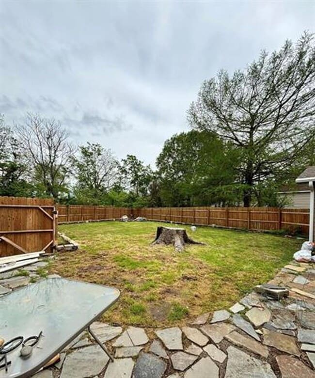 Building Photo - Charming Bungalow with Large Fenced Backya...