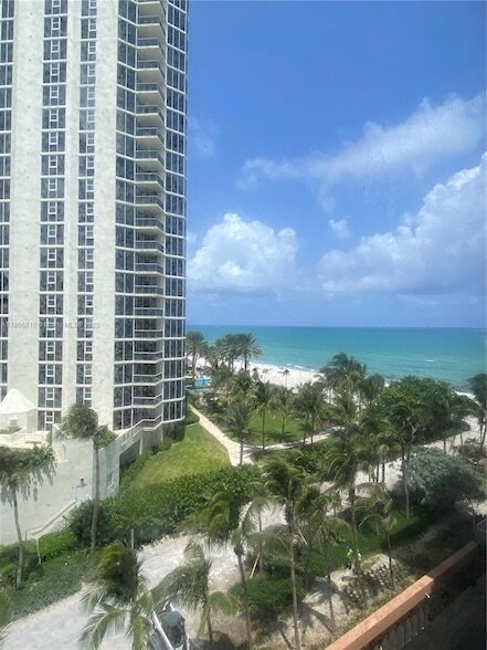 Building Photo - 19201 Collins Ave