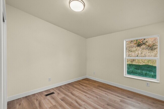 Building Photo - 1756 Tolman Creek Rd