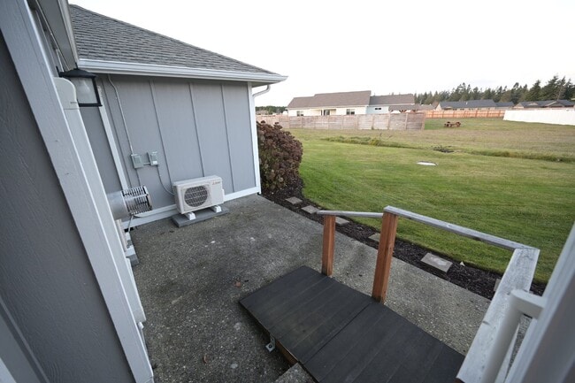Building Photo - Charming 2 Bed, 2 Bath Condo in Sequim, WA