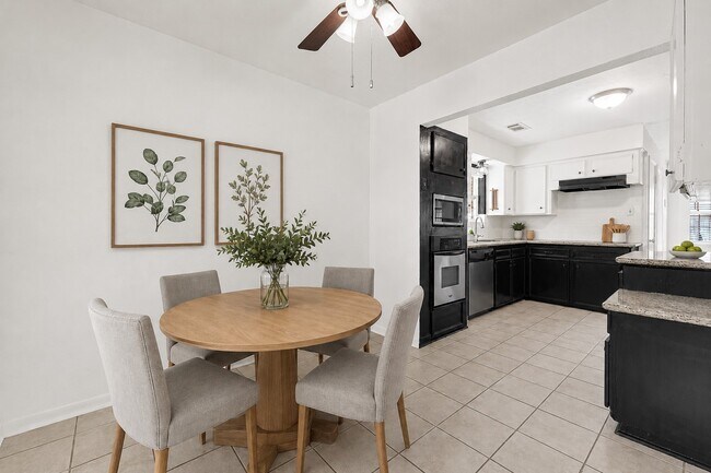Building Photo - 539 Belwin Dr