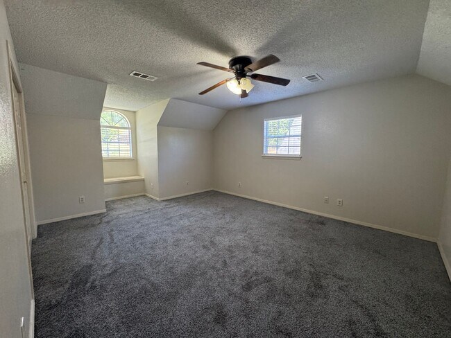 Building Photo - 4 Bedroom 2.5 Spacious House In Fianna Hills