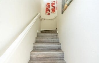 Building Photo - Live Smart in This Stylish 1BR