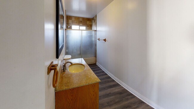 Building Photo - Remodeled! LARGE Living Room!