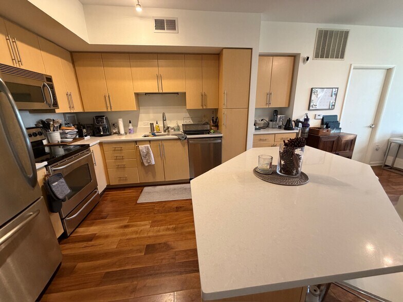 Kitchen - 54 Rainey St