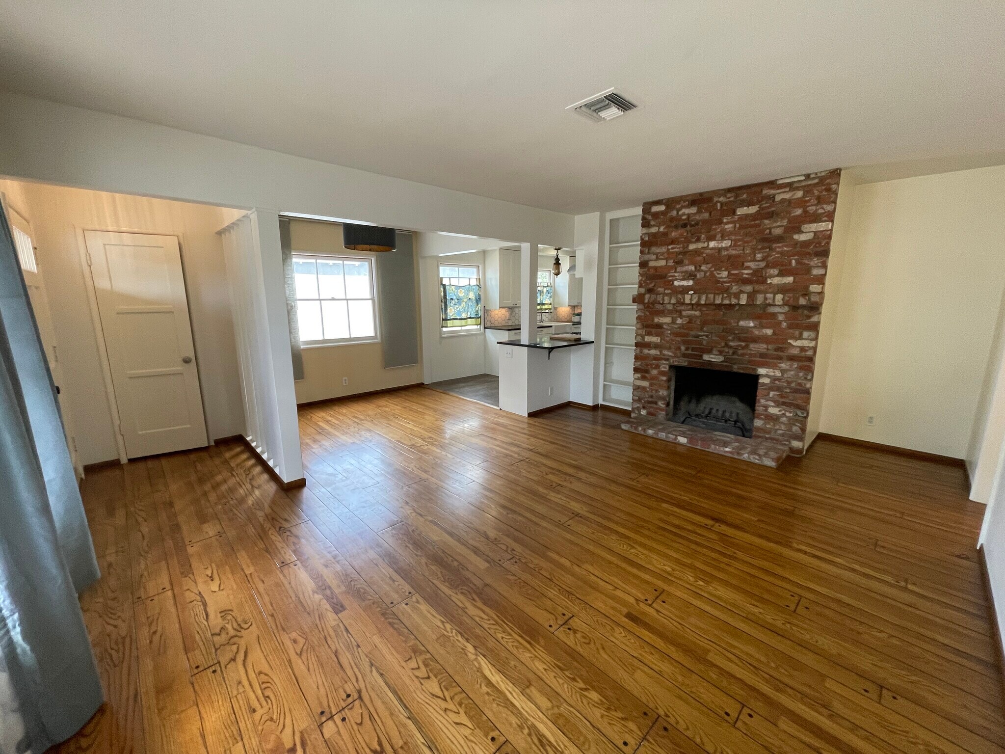 Building Photo - 6461 Gaviota Ave
