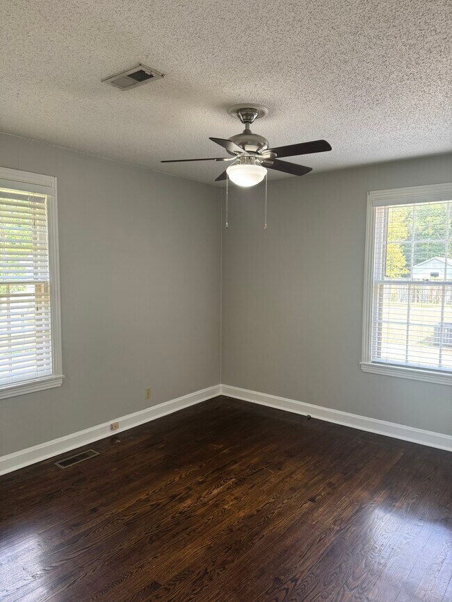 Building Photo - 5532 Kendall Dr
