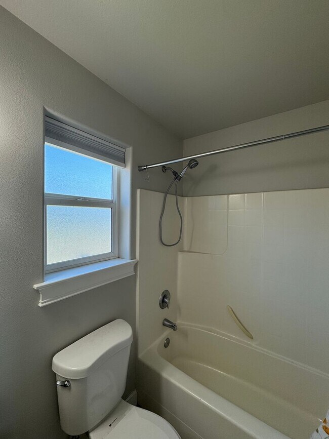 Building Photo - 150 W Florentia St