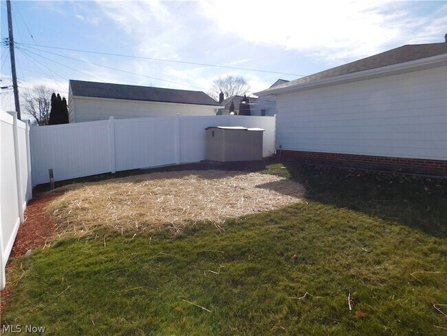 Building Photo - 5653 Cumberland Dr