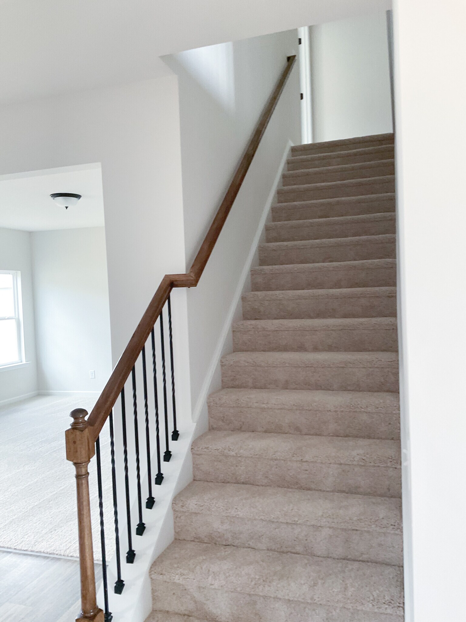 Building Photo - 627 Mountaintop Rd SW