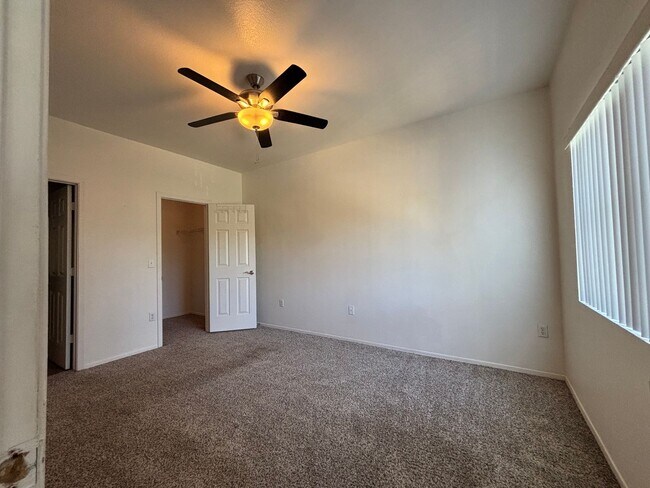 Building Photo - 3830 E Lakewood Pkwy E