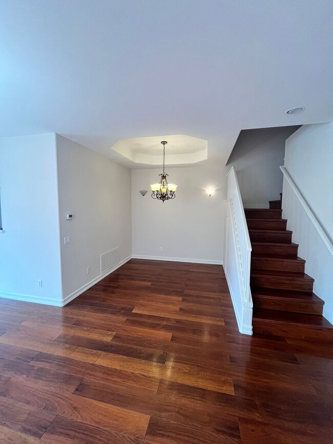 Building Photo - Spacious 3-Bedroom, 2.5-Bathroom Home