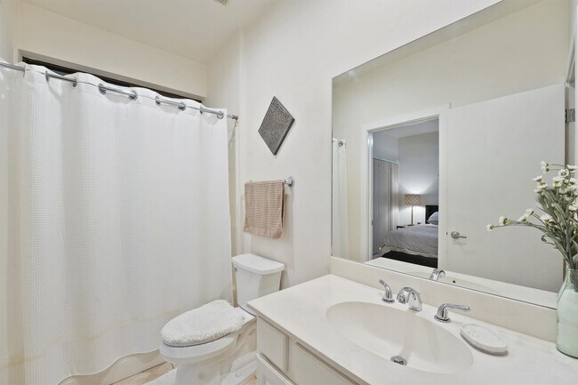 Building Photo - 1610 Hadley St