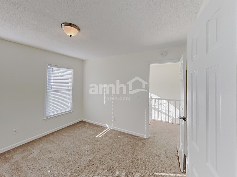 Building Photo - 1121 Lauren Way