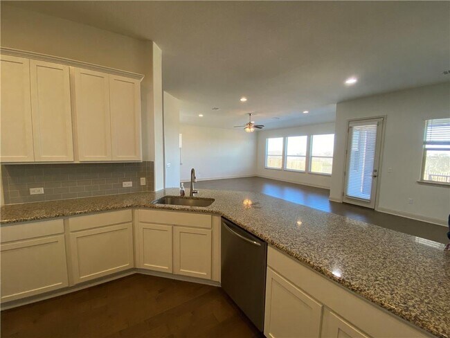 Building Photo - 16500 Aventura Ave