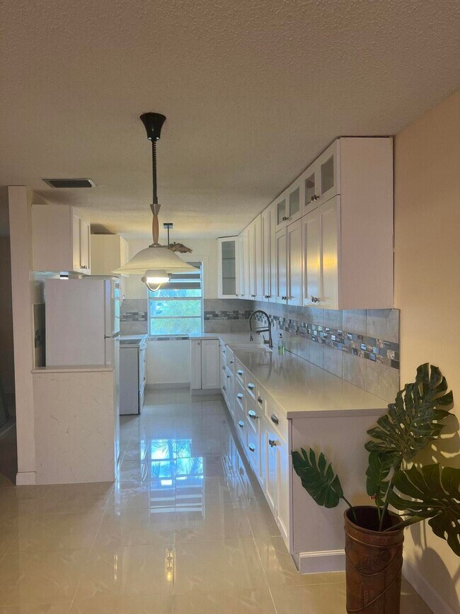 Building Photo - 131 Lake Olive Dr