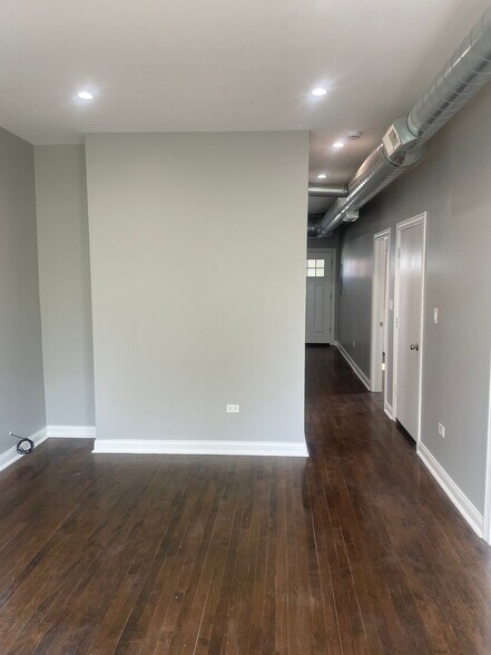 Building Photo - 2923 N Wisner Ave