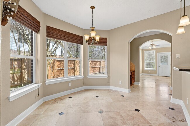 Building Photo - 2702 Pine tr