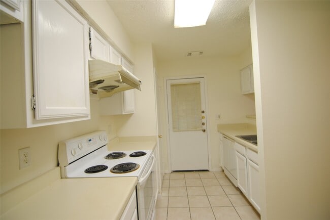 Building Photo - 43 E Park W Dr