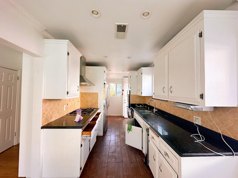 Modern kitchen - 6500 Whitaker Ave