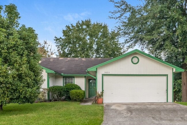 Building Photo - 7823 Hunters Lake Cir S
